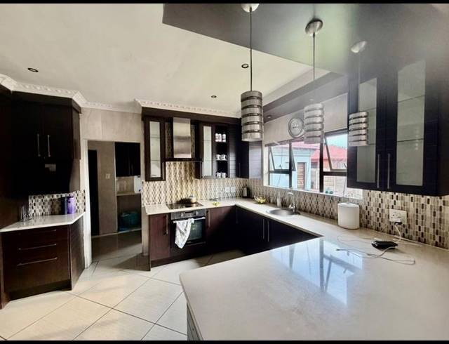 3 BEDROOM HOUSE FOR SALE IN VANDERBIJLPARK SE 6